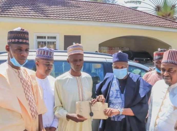 Man Who Trekked to Celebrate Buhari in 2015 gets Car,N2million from Gombe Governor